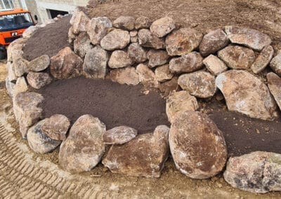 Enrochement pour création de jardinière
