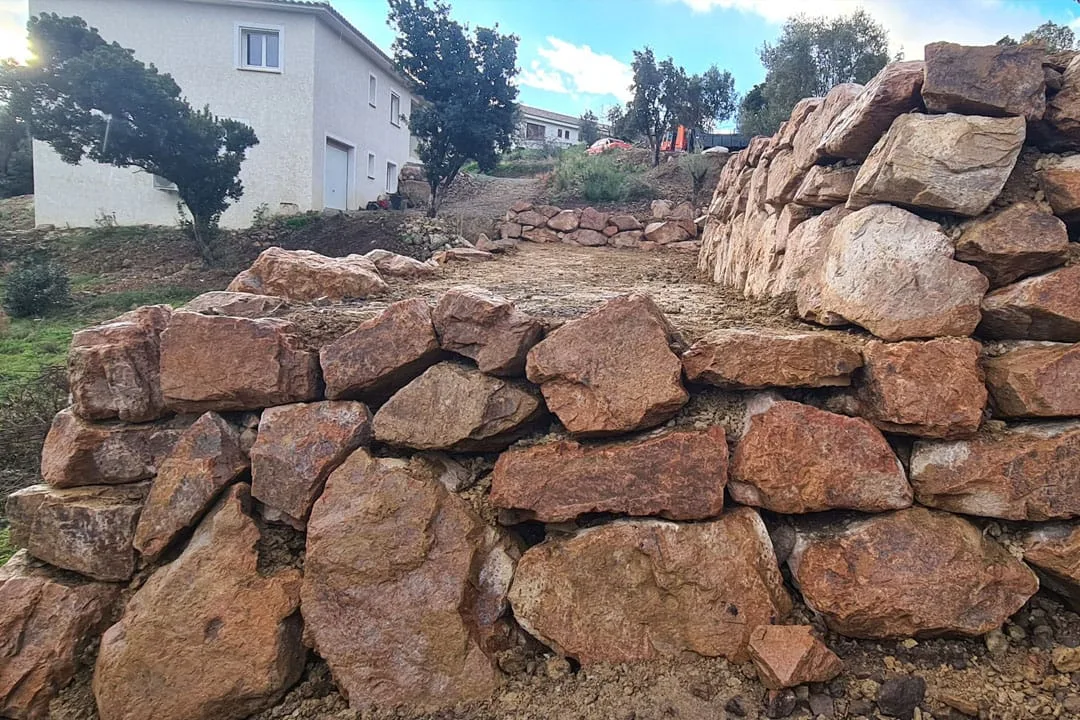 Enrochement pour aménagement terrain en remblai 2022-02-15_enrochement-pour-amenagement-terrain-en-remblai-01_1080x720