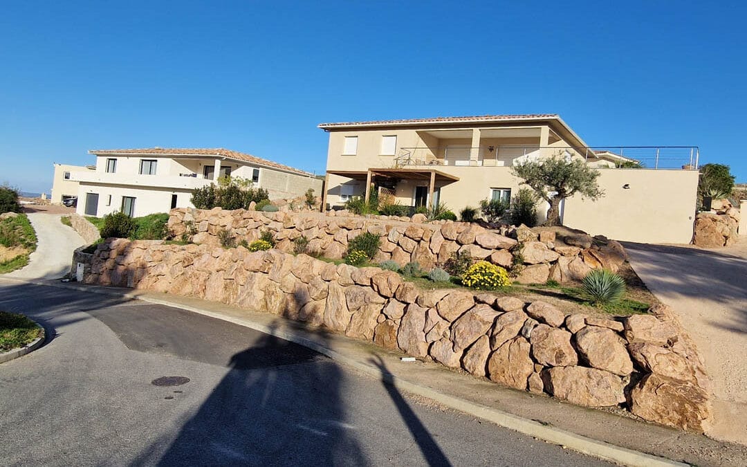 Enrochement de soutènement en terrasse